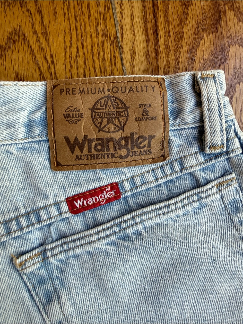 Wrangler Light Blue Men's Relaxed Jeans - Authentic Denim